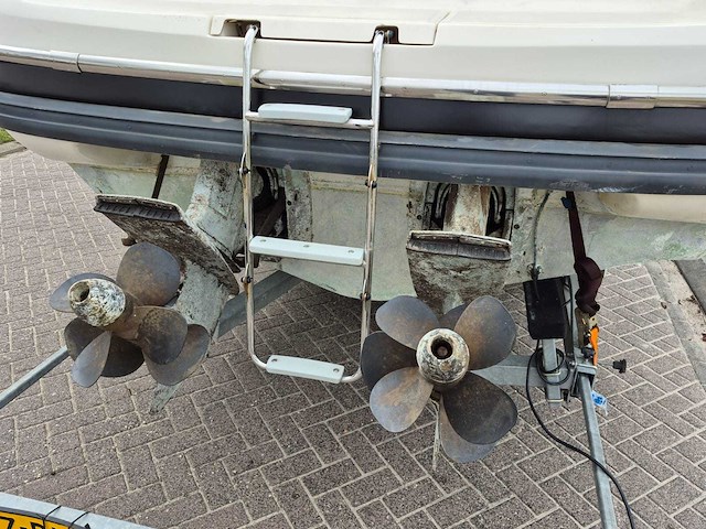Cranchi corallo - 840 - speedboot met freewheel trailer en buitenboordmotor 2x 5.0 l v8 205 pk - afbeelding 5 van  21