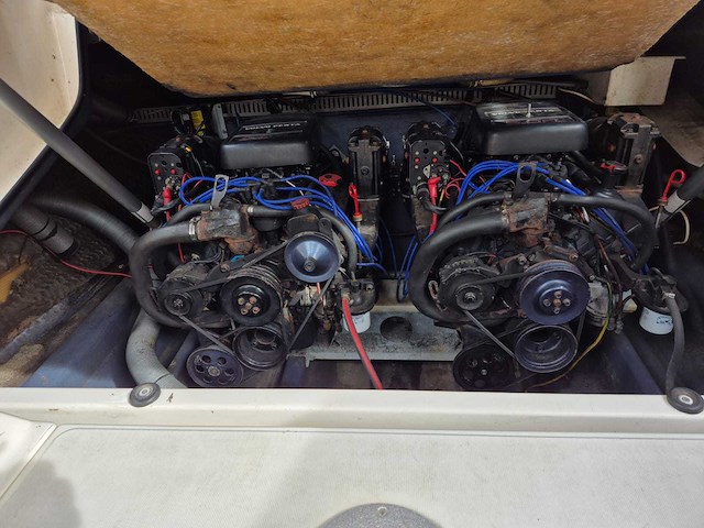 Cranchi corallo - 840 - speedboot met freewheel trailer en buitenboordmotor 2x 5.0 l v8 205 pk - afbeelding 11 van  21