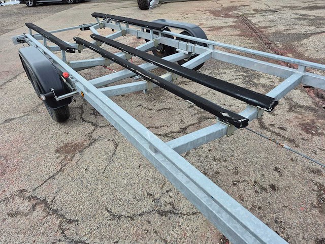 Cranchi corallo - 840 - speedboot met freewheel trailer en buitenboordmotor 2x 5.0 l v8 205 pk - afbeelding 16 van  21