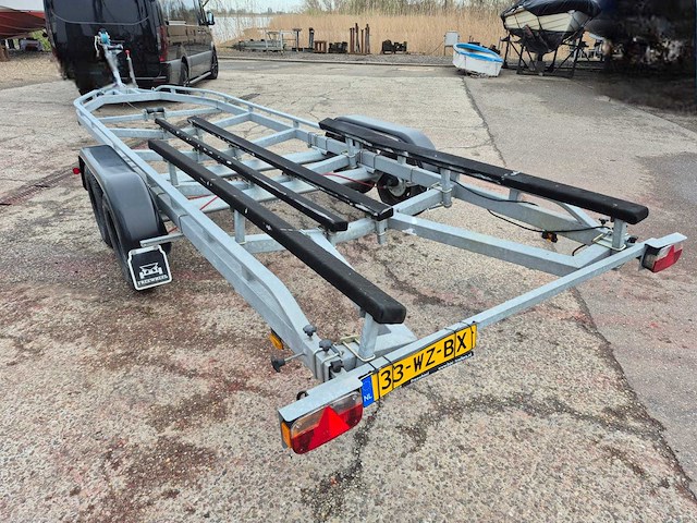 Cranchi corallo - 840 - speedboot met freewheel trailer en buitenboordmotor 2x 5.0 l v8 205 pk - afbeelding 20 van  21