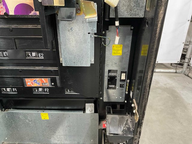 Crane - snoep en drankautomaat - afbeelding 8 van  16