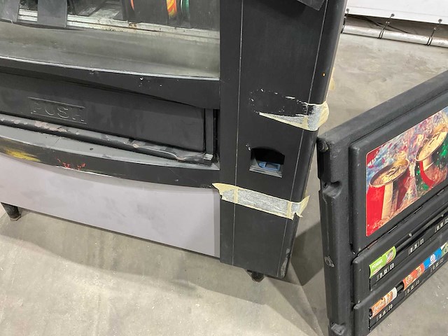 Crane - snoep en drankautomaat - afbeelding 12 van  14