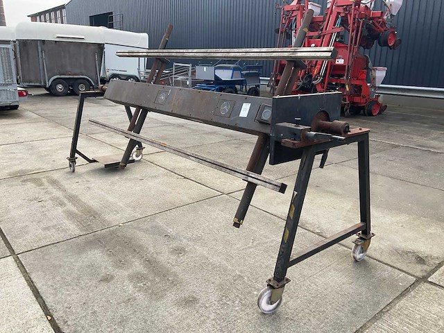 Creametal montagetafel, kantelbaar - afbeelding 1 van  5