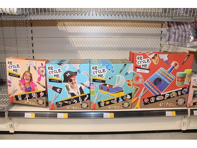 Creatief speelgoed op 3 schappen. - afbeelding 3 van  4