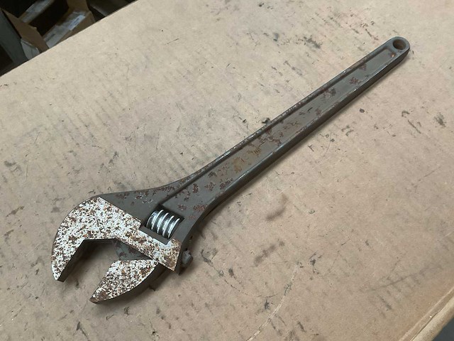 Crecent 18” verstelbare moersleutel (2x) - afbeelding 1 van  4