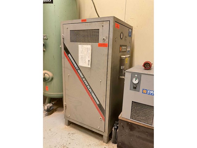 Creemers sgv 600 schroefcompressorinstallatie met tank en droger - afbeelding 7 van  11
