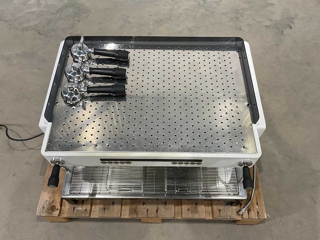 Creme - piston machine - professionele koffiemachine - afbeelding 4 van  7