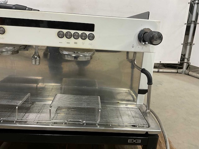 Creme - piston machine - professionele koffiemachine - afbeelding 7 van  7