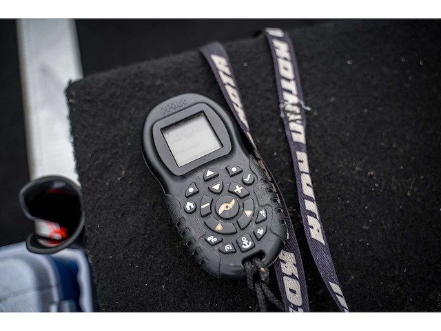 Crescent visboot met 25pk mercury efi buitenboordmotor en marlin boottrailer - afbeelding 2 van  8