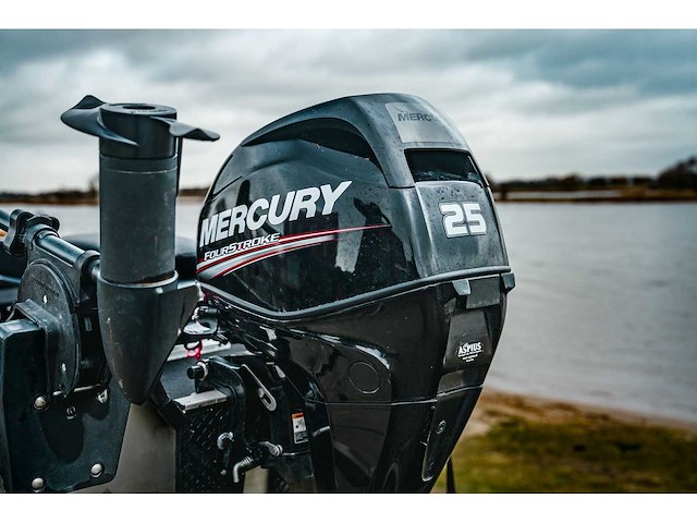 Crescent visboot met 25pk mercury efi buitenboordmotor en marlin boottrailer - afbeelding 11 van  23