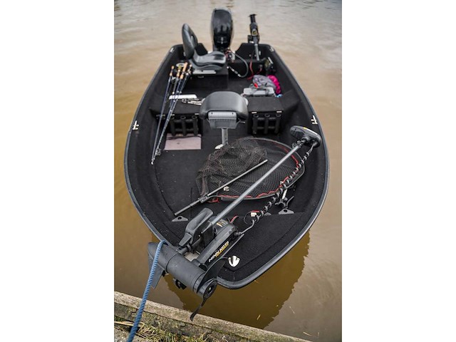 Crescent visboot met 25pk mercury efi buitenboordmotor en marlin boottrailer - afbeelding 20 van  23