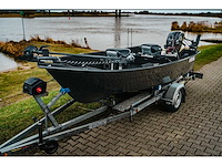 Crescent visboot met 25pk mercury efi buitenboordmotor en marlin boottrailer