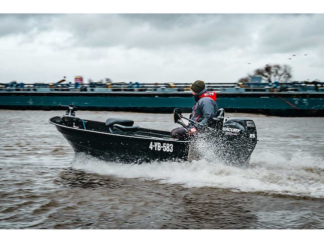 Crescent visboot met 25pk mercury efi buitenboordmotor en marlin boottrailer - afbeelding 15 van  23