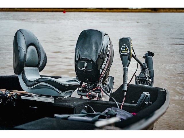 Crescent visboot met 25pk mercury efi buitenboordmotor en marlin boottrailer - afbeelding 16 van  23