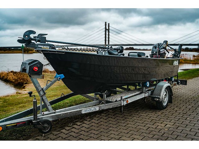 Crescent visboot met 25pk mercury efi buitenboordmotor en marlin boottrailer - afbeelding 21 van  23