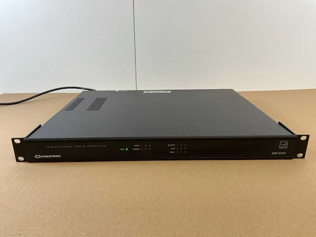 Crestron (amp-3210t) 3x210w noise-reducer commercial power amplifier - afbeelding 1 van  8