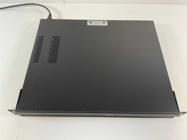 Crestron (amp-3210t) high performance audio solution channel amplifier - afbeelding 2 van  6