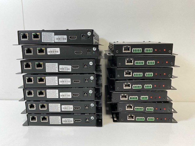 Crestron (dm-rmc-4kz-100-c/ dm-tx-201-c), digitalmedia 8g+ 4k60 4:4:4 hdr receivers & room controllers 100 / digitalmedia 8g+ transmitters 201 (14x) - afbeelding 1 van  12