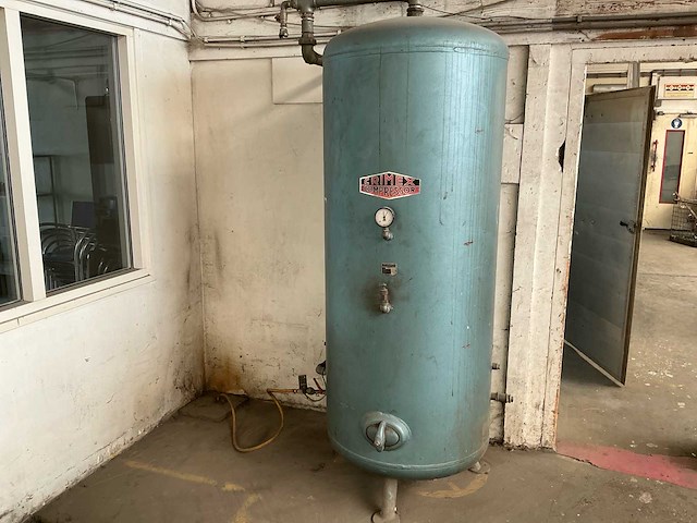 Crimex msk-g schroefcompressor met koeldroger en 1000l ketel - afbeelding 1 van  7