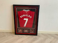 Cristiano ronaldo gesigneerd shirt - afbeelding 1 van  5