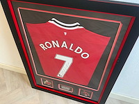 Cristiano ronaldo gesigneerd shirt - afbeelding 2 van  5