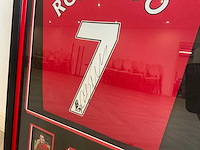 Cristiano ronaldo gesigneerd shirt - afbeelding 3 van  5