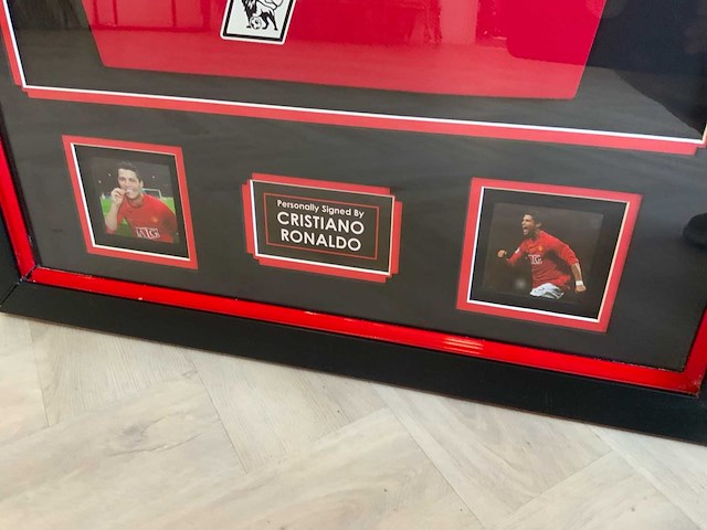 Cristiano ronaldo gesigneerd shirt - afbeelding 4 van  5