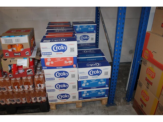 Croky naturel en paprika. 34 dozen met 20x 40g. tht 1/2-26. - afbeelding 1 van  2