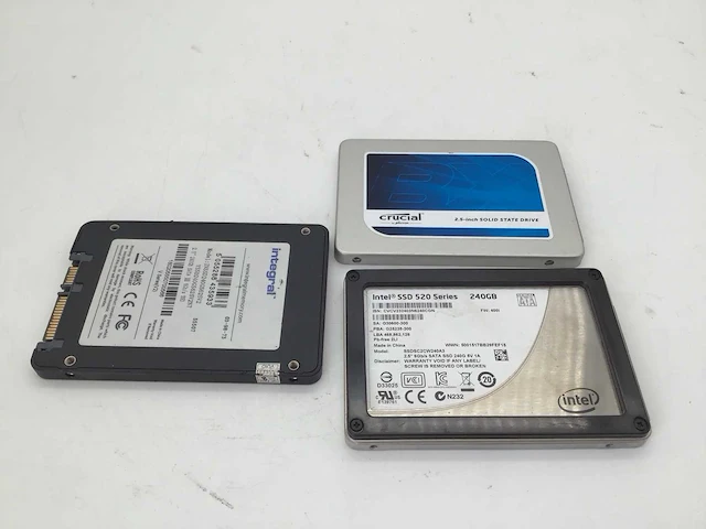 Crucial intel integral 240gb sata ssd interne hardeschijf (3x) - afbeelding 1 van  1
