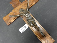 Crucifix met bronzen corpus - afbeelding 2 van  5