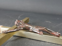 Crucifix met bronzen corpus - afbeelding 4 van  5