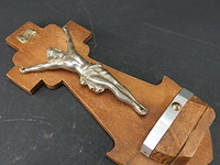 Crucifix met zilvertinnen corpus - afbeelding 2 van  5