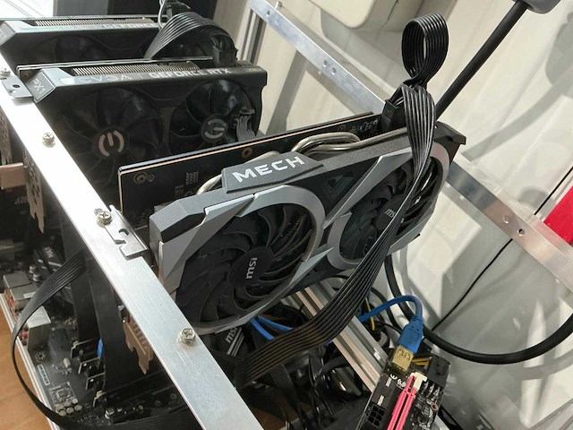 Crypto mining rig - afbeelding 3 van  10