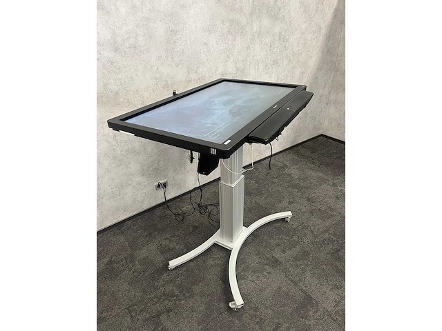 Ctouch - 60" interactieve touchscreen met kantelbare lift - afbeelding 8 van  14