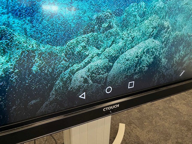 Ctouch - 65" touchscreen met verrijdbare kantelbare lift - afbeelding 11 van  17