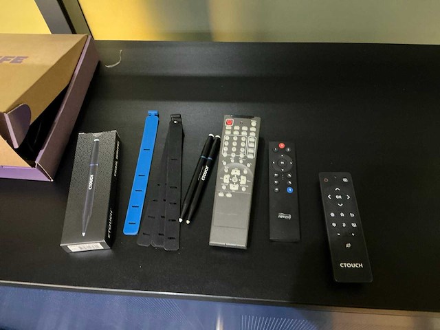 Ctouch neo cn-75x04 touchscreen monitor met conferentie set - afbeelding 7 van  7