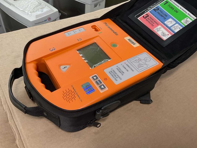 Cu medical systems paramedic defibrillator - afbeelding 2 van  3