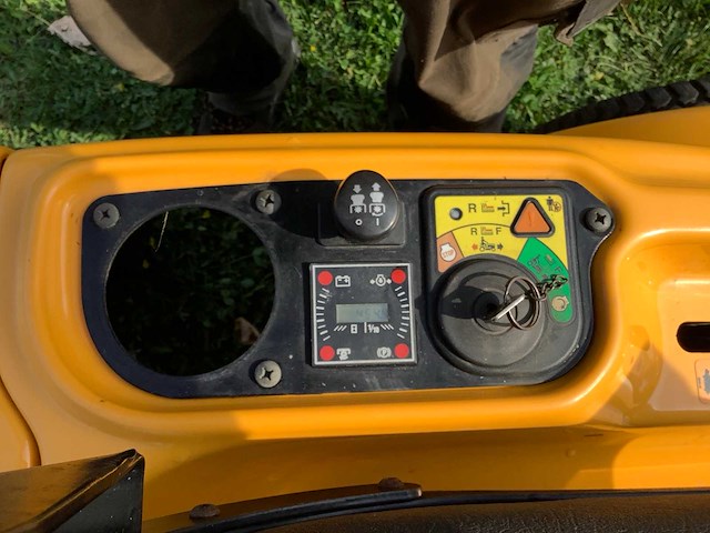 Cub cadet fmz50 zero turn zitmaaier - afbeelding 6 van  8