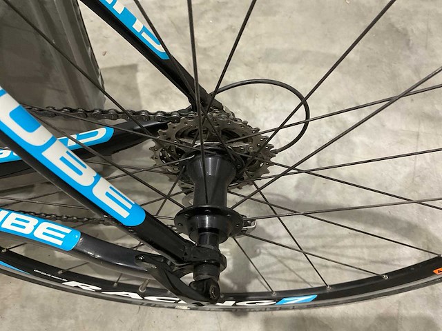 Cube - streamer - racefiets - afbeelding 7 van  10