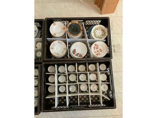 Cup and saucer handpainted (98x) - afbeelding 3 van  6