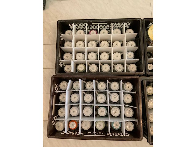 Cup and saucer handpainted (98x) - afbeelding 5 van  6