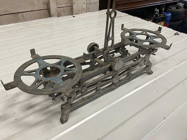 Curiosa weegschaal antiek - afbeelding 2 van  5