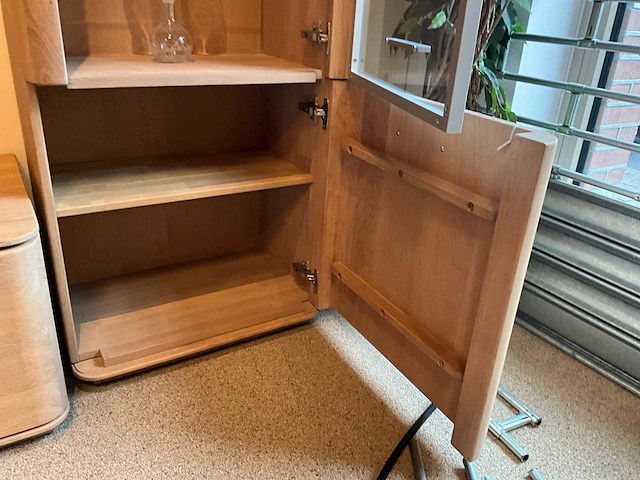 Curve eiken vitrinekast - afbeelding 5 van  8