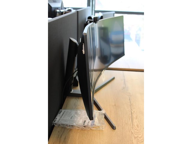 Curved monitor samsung c49g95tssr met webcam. doorsnede 124 cm. - afbeelding 2 van  2