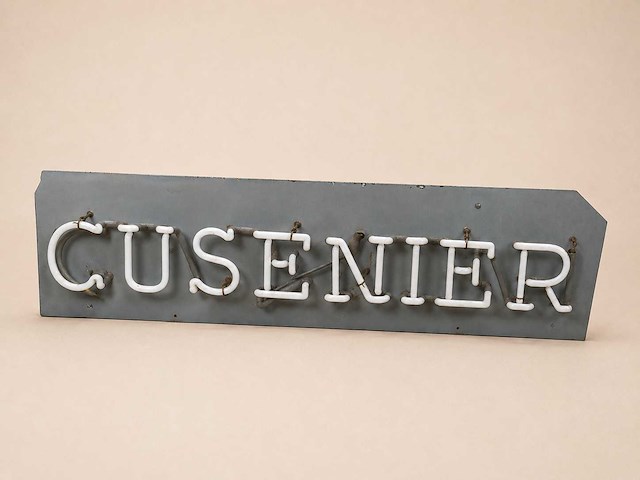 Cusenier neonreclame - afbeelding 1 van  1