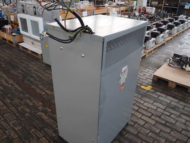 Cutler-hammer - 150 kva transformator - afbeelding 6 van  6