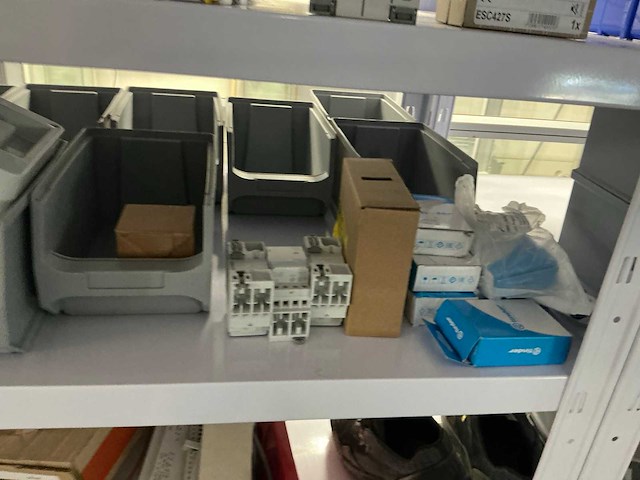 Cv-installatiemateriaal in wandstelling en 2 kasten - afbeelding 4 van  28