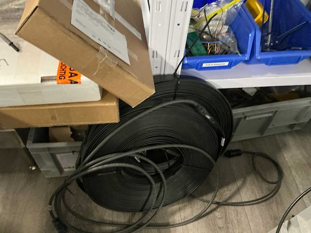 Cv-installatiemateriaal in wandstelling en 2 kasten - afbeelding 13 van  28