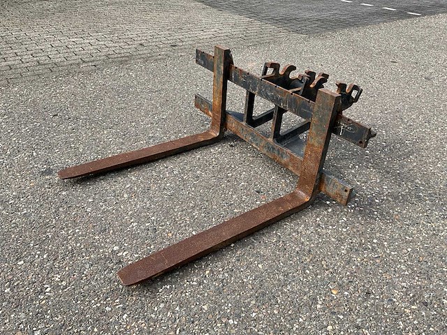 Cw05qt palletframe met lepels - afbeelding 1 van  5