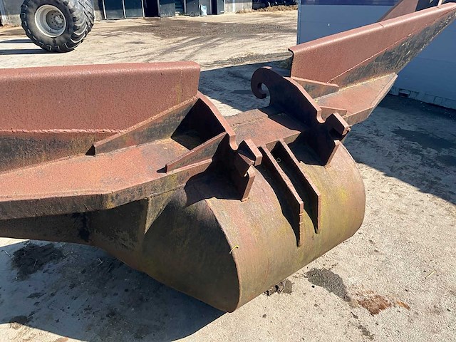 Cw30 v-bak slotenbak / graafbak - afbeelding 9 van  12